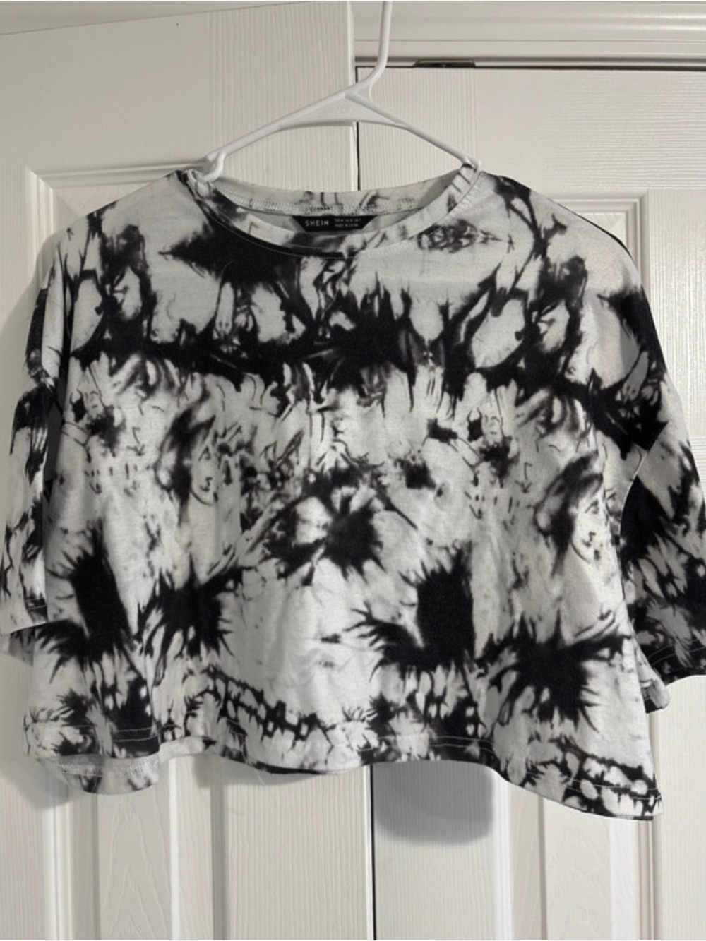 SHEIN Black & White Tie-Dye Cropped Tee